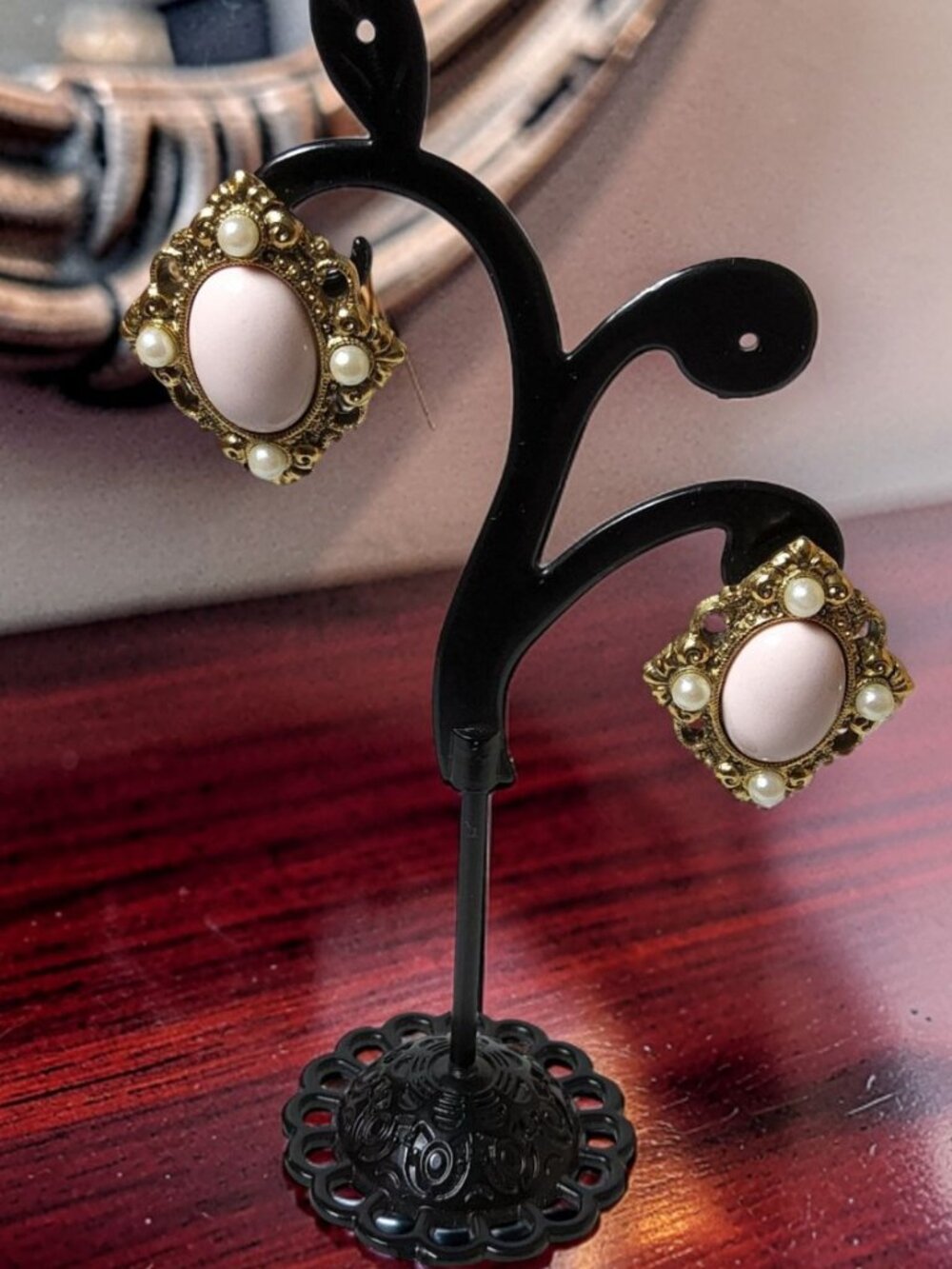vintage 1928 gold tone victorian elegant faux pearl push back earrings